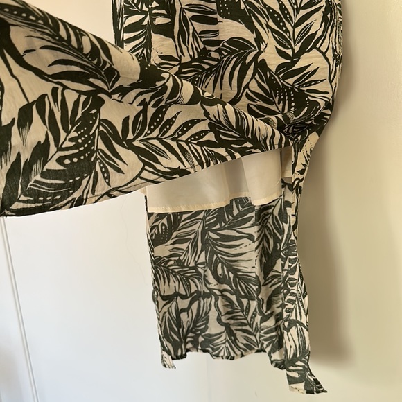 Forever 21 Tropical Leaf Pattern Double Slit Dress - Picture 6 of 6